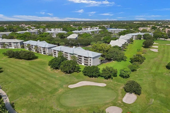 Skyview - Great location - Close to NSU Campus - 2 BR 2 BA - Living/Dining/One Bedroom furnished