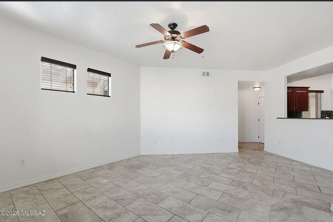 Living Room - Condo close to Campus