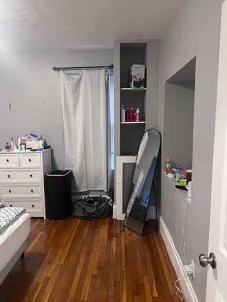 Bedroom - Apartment near Harvard Ave, Close to campus, 5 rooms available to rent