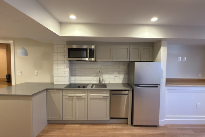 - - Renovated 1 Bed – Harvard Square Apartments