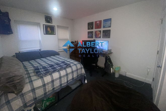 Bedroom #2 - LAST 4 BED ON COLUMBUS!! Dont miss your chance to be across from ISEC!!