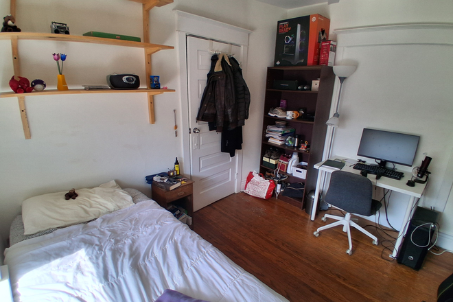bedroom - Sunny Room in Comfy, Clean, Family Home. 1 Dog Optional Meal Plan. Quiet & Safe. 24hr Transit Close