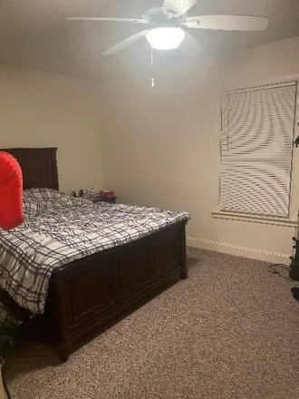 Floor 2 bedroom - Cottage Street- walk to campus and train! Duplex