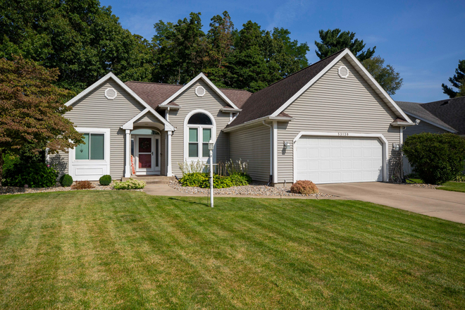 Outside Street View - 4BED/3BTH House 1.5 Miles from Campus