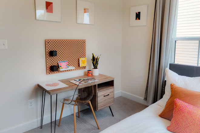Desk - Flexible Lease Near Whole Foods with UMD Shuttle Townhome