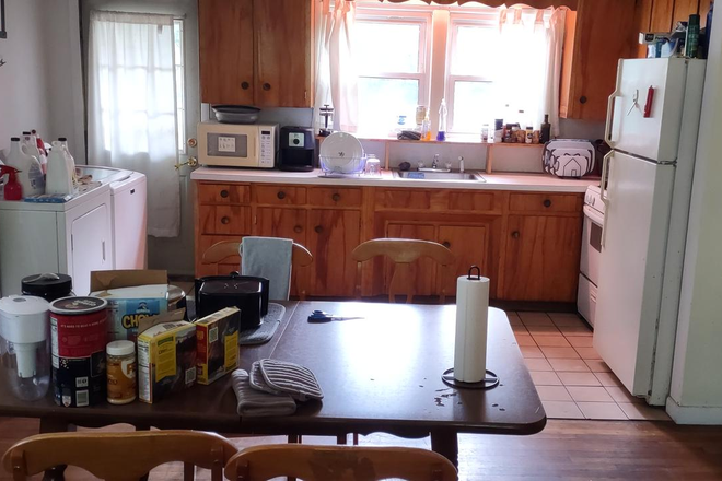 Living area + Kitchen - Room in shared 2 bed/1 bath home