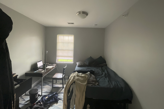 Bedroom - Irish Flats Apartment 1101