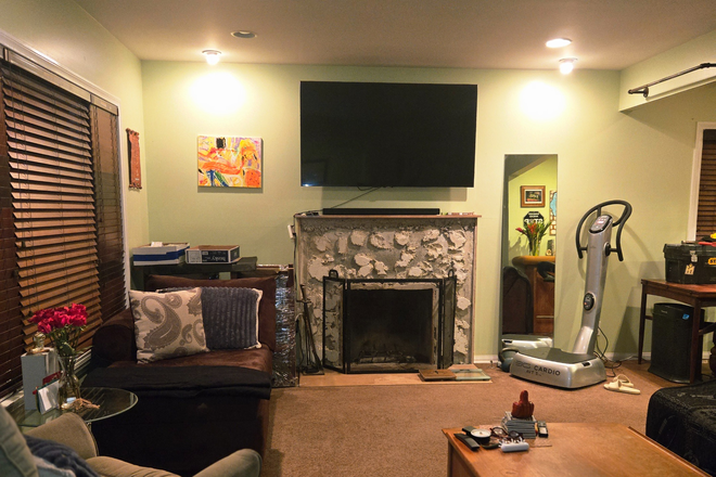 Living room - Walking distance to Otis House