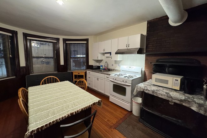 Kitchen - ALL Utilities Included/Garden Level/Furnished/Spa Quality Bath/Private Patio/IDEAL SPOT on Campus! Apartments