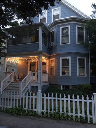 Exterior of quaint Victorian house - Avail starting Jan or Feb Util Included - Lovely Furnished Bedroom in 2 Bdr House - Util incl)