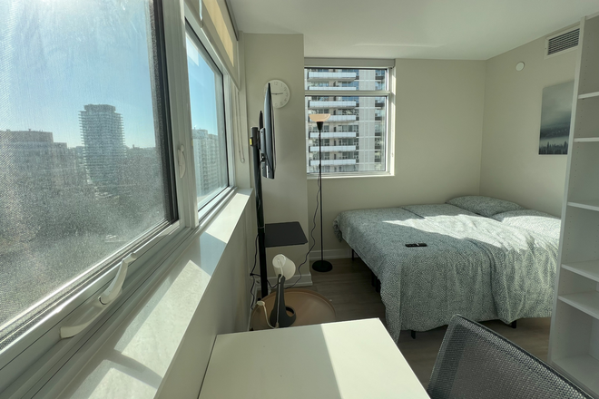 Bedroom - Furnished Room in Davisville Village w/ Amenities Condo