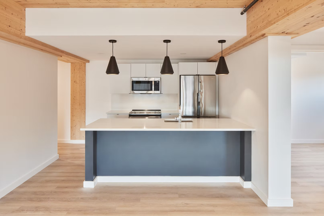 . - **NO BROKERS FEE!!*** Stunning 3 Bed / 2 Bath w/ LAUNDRY IN UNIT!! Avail 9/1/26!! Apartments