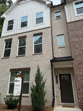 Front - Modern 3 Bedroom Townhouse with EV Charger