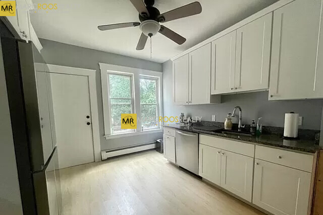 Call NOW for showings! 617-236-8600 - EAST 2ND STREET - STUNNING SOUTH BOSTON 3 BED 2 BATH W/ LAUNDRY IN THE UNIT! *AVAIL 3/15/2025* Apartments