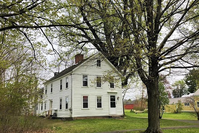 Outside Street View - Spacious 4 Bedroom Apartment in a Beautiful Historic Home