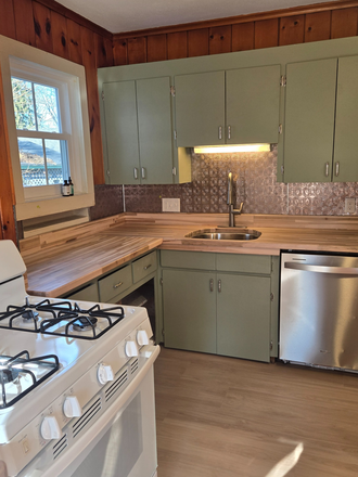 kitchen with maple countertops & new dishwasher - Sunny, Spacious First Floor of Florence Home