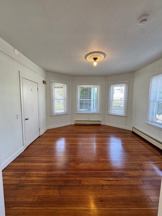 living room - 1 bed June 1 close to Blackstone Blvd. Apartments