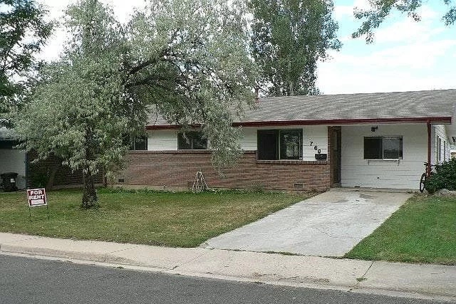 Outside - Spring 2025 - Summer 2025 Sublet (4bd/1ba) FEMALES ONLY House