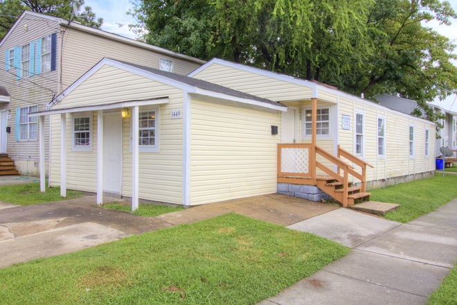 Front Exterior - (ODUrent) 1449 West 42nd Street