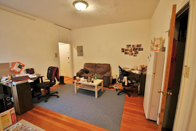 Living room - NO BROKER FEE- Beautiful, SPACIOUS 1 Bed on WESTLAND ave! Avail 9/1 Apartments