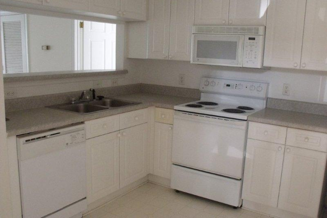 Kitchen - CONDO IN PARTNERS P[LACE NEAR DUKE WEST CAMPUS - ROOM AVAILABLE