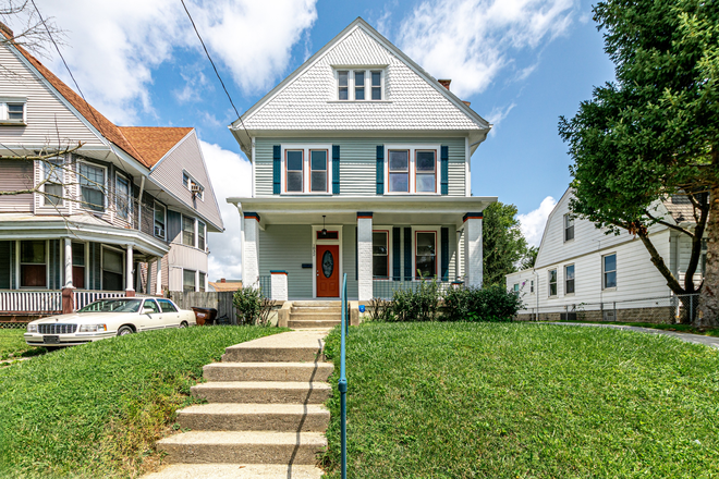Front - 1832 Hopkins House