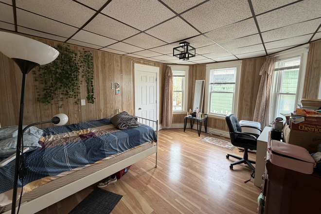 Spacious room - Apartment Close to Campus