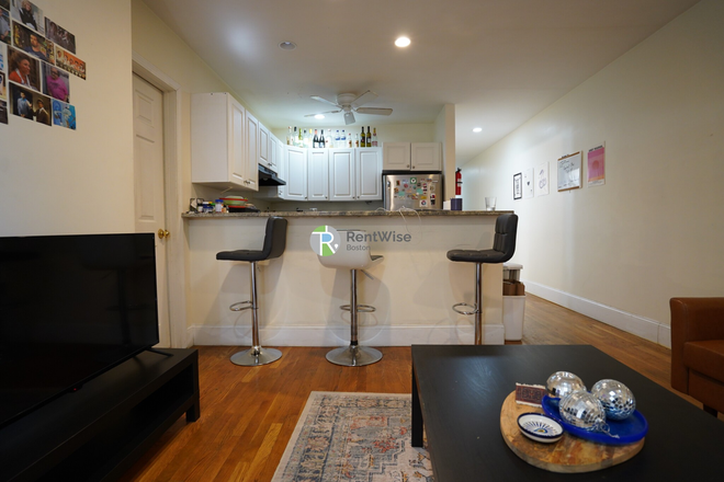 1 - SEPT Brookline 2026-Gorgeous big beds, Student ok! No fee! Next to BU Apartments