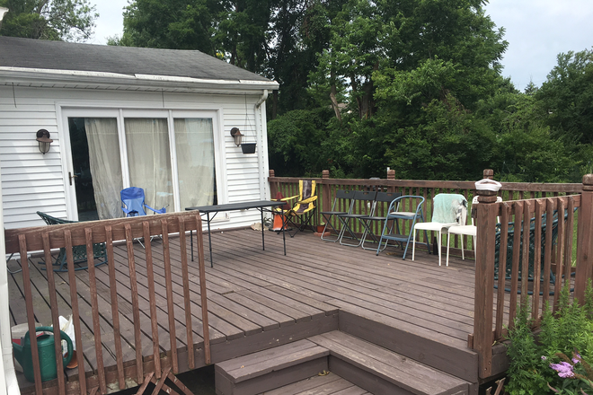 Deck and back yard - Rose House, Spacious, Quiet, near Rec Center