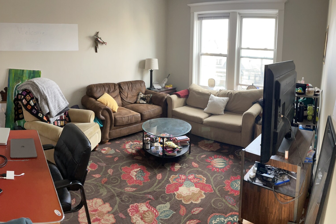 Living - Amazing 1 Bed / 1 Bath near campus available 9/1/25!! Apartments