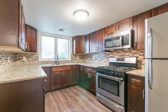 Kitchen - 3BR apt-Route 27-Princeton