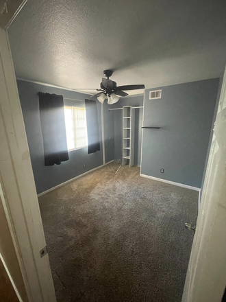 Room for rent - 9657 Pebble Brook Dr, Single Family House near campus