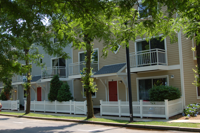The area - Waterfront Master Suite with Private Bathroom - All Utilities Included Apartments