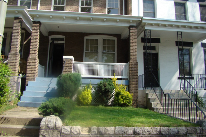 Outside Street View - Irving St House [ Move in TODAY] 4 rooms available