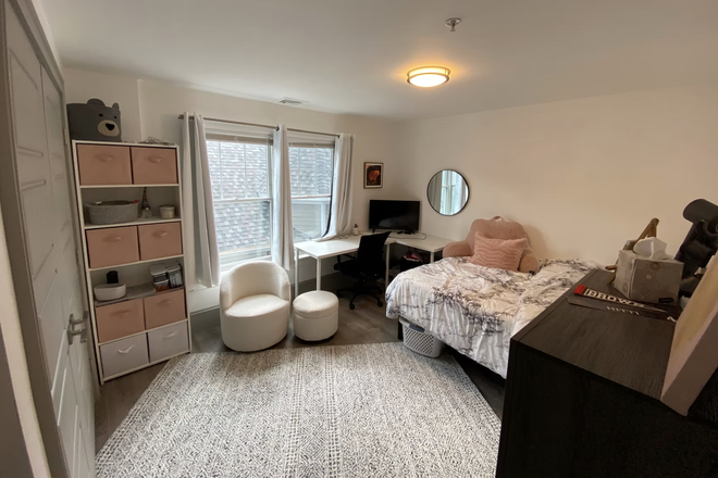 Bedroom - Bright 3-Bed, 1.5-Bath Apartment Near Campus