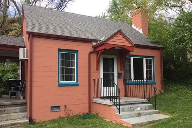  - Downtown Cottage!