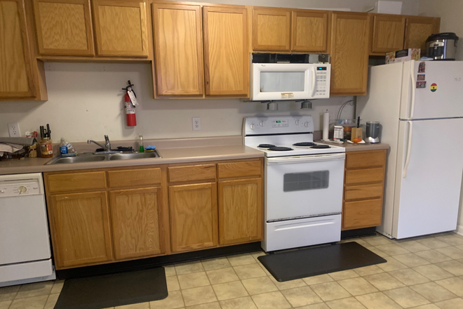 kitchen - Campus Point Apartments