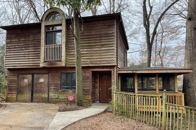 Exterior - Ideal quiet, safe home for serious students