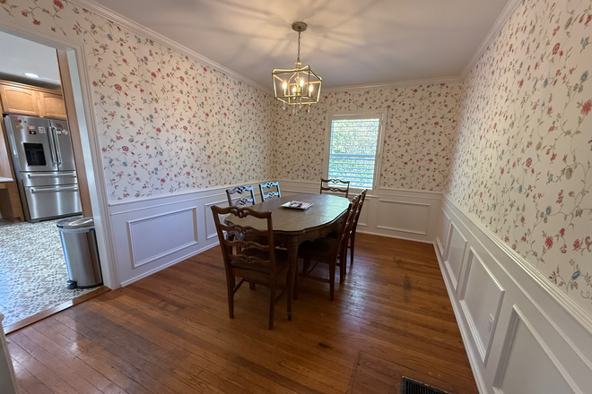 Dining Room - House 3 miles from Campus- 4 Bedrooms/4 Bathrooms   - Need to Fill Last Room