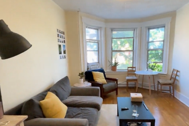 Living - Clean and Sunny 2bd 1ba No Brokers Fee!!!