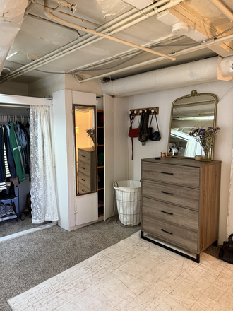 Bedroom - Room in house on the hill 5 mins away from campus