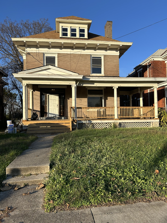 Outside Street View - 6 Bed / 3 Bath House Fully Renovated!