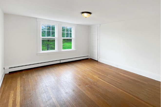 Bedroom 1 - 2BR apt-Route 31-Pennington