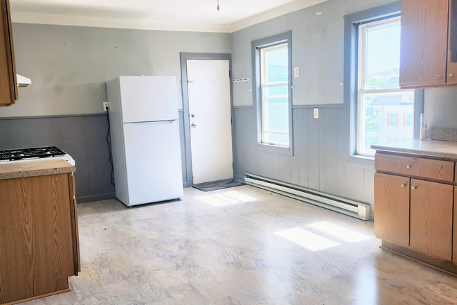 Kitchen2 - Large 4BR/1Bath Walking Distance to North Campus w Parking In Unit Laundry Triplex