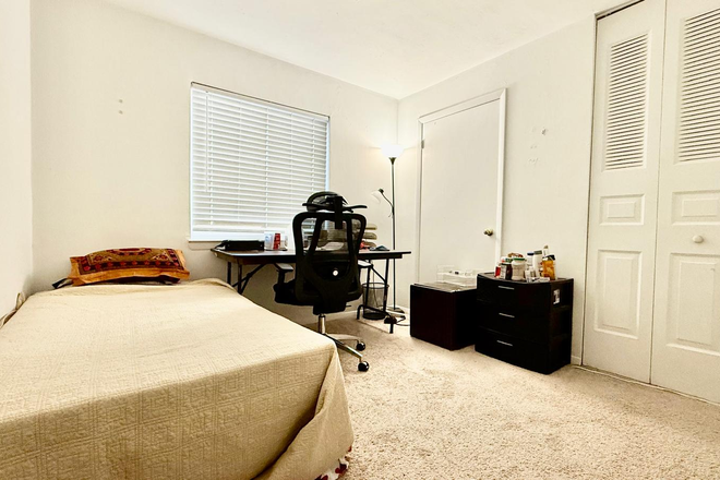 Bedroom - Foxridge Apartments