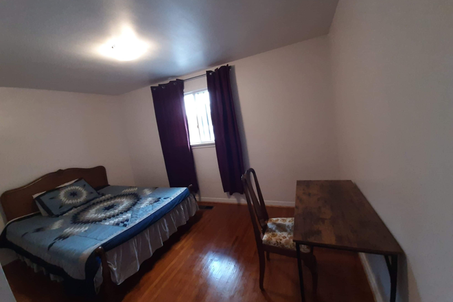 Bedroom B - (FOR FEMALE) Private rooms for rent in a shared house at Bimini Crescent