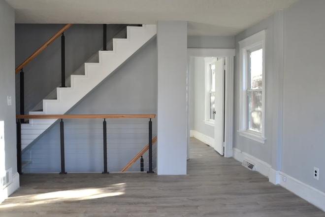 Stairs and entrance to room - 2Bed 1Bath Apt close to campus