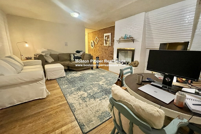 A - SPACIOUS RIGHT IN BACK BAY