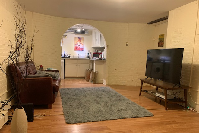 Dining Area Looking into the Kitchen. - Beautiful apartment, quiet tree-lined St. mid-Cambridge, near MIT, Harvard, Central, Harvard, Inman