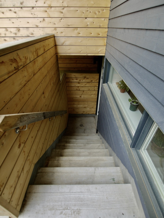 Private Entrance - Furnished, self-contained studio apartment in brand new custom built house at Bathurst/College